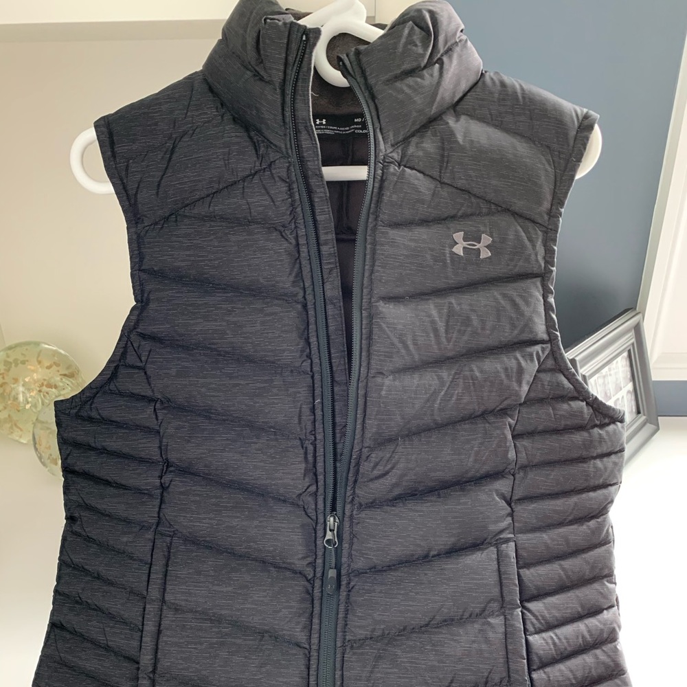 NWT women’s Under Armour puff vest, size M